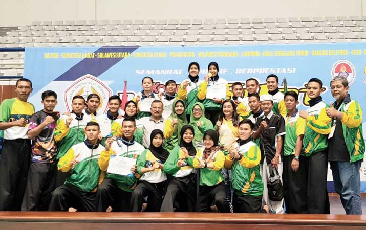 Atlet pencak silat asal Provinsi Sumatera Utara Rizka Andini yang juga sang juara dunia berhasil menyingkirkan wakil tuan rumah Rinindah IIN L pada laga Pekan Olahraga Nasional (PON) Papua di Gedung Olahraga (GOR) Toware Kabupaten Jayapura