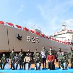 Menteri Pertahanan (Menhan) Prabowo Subianto menyerahkan dua kapal perang jenis Angkut Tank AT-8 dan AT-9 pesanan Kementerian Pertahanan (Kemhan) kepada TNI Angkatan Laut