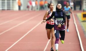 Agustina Mardika memberi kontingen Sumatera Utara medali emas setelah memenangi nomor lari 1.500 meter putri cabang olahraga atletik Pekan Olahraga Nasional (PON) XX Papua