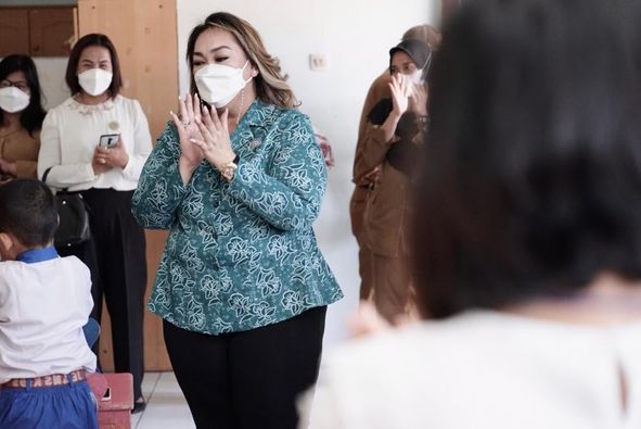 Bunda PAUD Kabupaten Pakpak Bharat, Juniatry Setia Manogihon Sirait menegaskan agar tetap menerapkan protokol kesehatan secara ketat saat pelaksanaan penerapan Pembelajaran Tatap Muka (PTM) terbatas