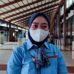 Seorang cleaning service bernama Halimah (36) mengembalikan cek senilai Rp 35,9 miliar milik penumpang yang ia temukan di Terminal 2E Bandara Soekarno-Hatta.