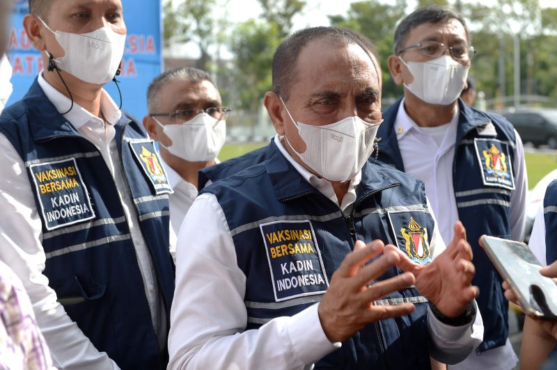 Pemerintah Provinsi Sumatera Utara (Pemprov Sumut) mendapat bantuan 300 set tabung oksigen dari Kamar Dagang dan Industri (Kadin) Sumut