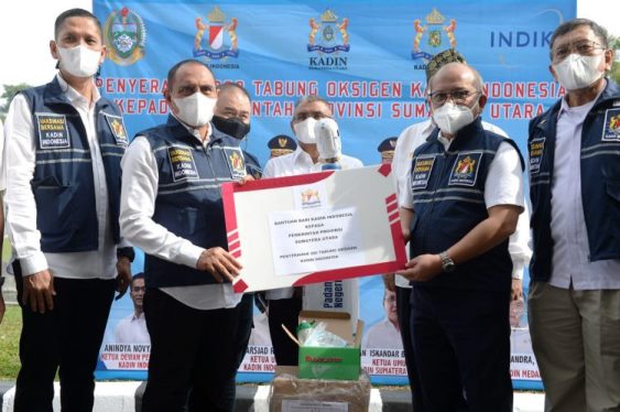 Pemerintah Provinsi Sumatera Utara (Pemprov Sumut) mendapat bantuan 300 set tabung oksigen dari Kamar Dagang dan Industri (Kadin) Sumut