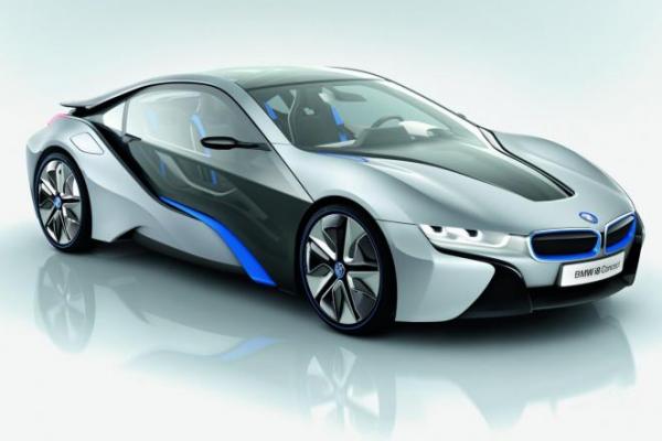 BMW mengumumkan akan mulai memproduksi mobil listrik BMW i4, sekaligus akan menghentikan produksi mobil bermesin bakar konvensional di pabrik utama Muenchen, Jerman, mulai 2024.