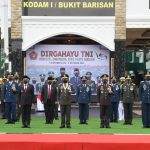 Kepala Kepolisian Daerah (Kapolda) Sumatera Utara, Irjen Pol RZ Panca Putra Simanjuntak, memberikan suprise Hari Ulang Tahun TNI ke-76 di Makodam I/BB