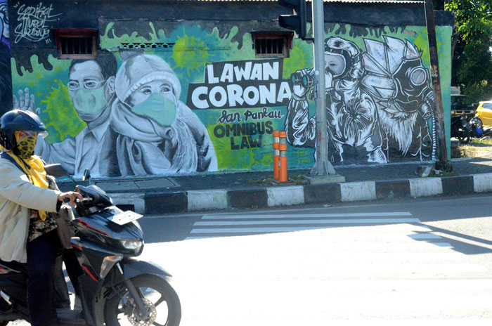 Meski sudah mulai melandai, pemerintah meminta masyarakat memiliki tanggung jawab yang tinggi dan kolektif untuk mematuhi protokol kesehatan