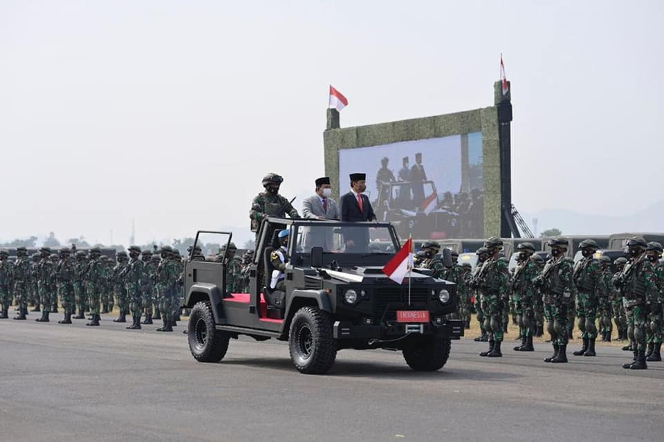 Komponen Cadangan atau Komcad RI angkatan pertama resmi ditetapkan Presiden Joko Widodo (Jokowi) yang didampingi Menteri Pertahanan Prabowo Subianto