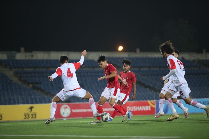 Timnas U-23 Indonesia kembali memetik kemenangan pada uji tanding di Tajikistan. Menghadapi timnas U-23 Nepal di Republican Central Stadium Dushanbe, Tajikistan, Indonesia menang 2-0 berkat gol dua pemain pegganti, Hanis Saghara dan Witan Sulaeman