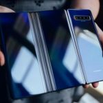 Ponsel TCL Layar Lipat Jadi Tiga Ukuran