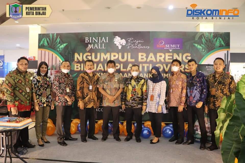 Wali Kota Binjai Drs. H. Amir Hamzah,.M. AP menghadiri acara weekend sale tanaman hias pelaku UMKM Binaan Bank Sumut di Atrium Binjai Mall Jalan Soekarno Hatta, Kamis (04/11/2021).