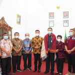 Pemerintah Kabupaten Humbang Hasundutan (Pemkab Humbahas) menerima kunjungan Kepala Kantor Wilayah (Kakanwil) Kementerian Hukum dan Ham (Kemenhunkam) Sumatera Utara, Imam Suyudi di ruang Kerjanya, Perkantoran Bukit Isnpirasi, Doloksanggul