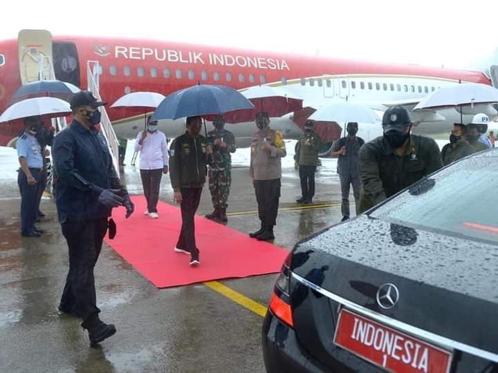 Presiden Joko Widodo (Jokowi) pagi ini bertolak menuju Provinsi Nusa Tenggara Barat (NTB) guna melakukan kunjungan kerja. Presiden beserta rombongan lepas landas dari Pangkalan TNI AU Halim Perdanakusuma, Jakarta, dengan menggunakan Pesawat Kepresidenan Indonesia-1 sekitar pukul 06.30 WIB.