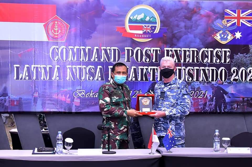 Paban VII/Latma Sops TNI Kolonel Inf Ari Yulianto S.I.P. mewakili Waasops Panglima TNI Marsma TNI Kustono, S.Sos. menutup Latihan Bersama (Latma) Nusa Bhakti Ausindo 2021 Tentara Nasional Indonesia (TNI) dengan Australian Defence Forces (ADF), di Bekasi