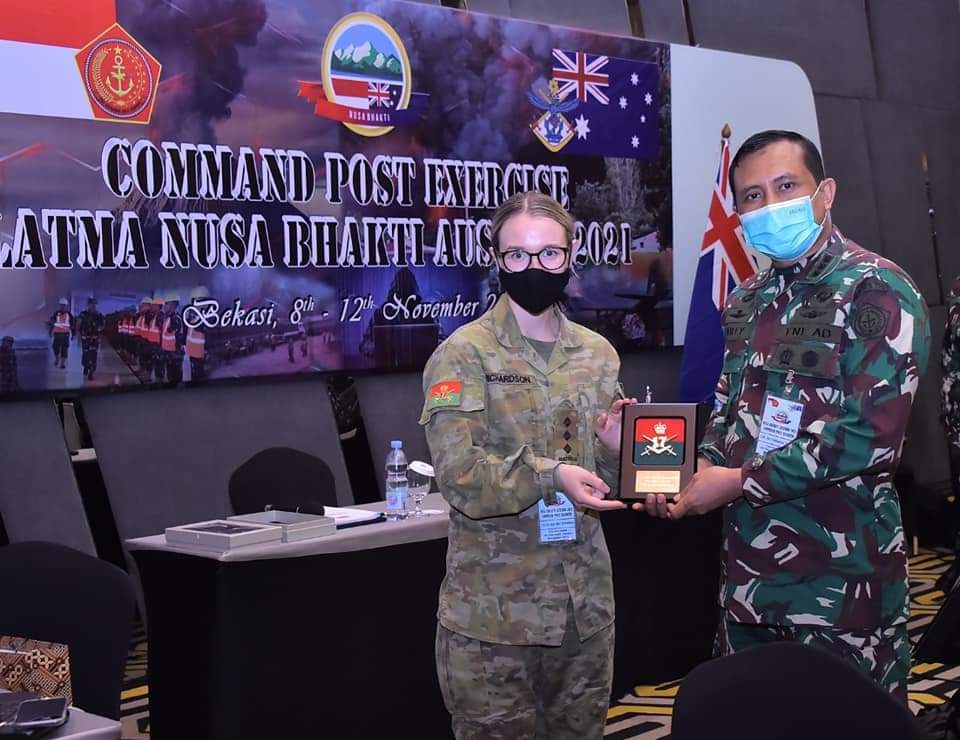 Paban VII/Latma Sops TNI Kolonel Inf Ari Yulianto S.I.P. mewakili Waasops Panglima TNI Marsma TNI Kustono, S.Sos. menutup Latihan Bersama (Latma) Nusa Bhakti Ausindo 2021 Tentara Nasional Indonesia (TNI) dengan Australian Defence Forces (ADF), di Bekasi