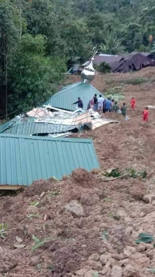 Tanah longsor menerjang pemukiman warga di Desa Kinangkung, Kecamatan Sibolangit, Kabupaten Deli Serdang, Sumatera Utara (Sumut). Bencana alam ini dipicu tingginya curah hujan yang terjadi pada Kamis, 11 November 2021.