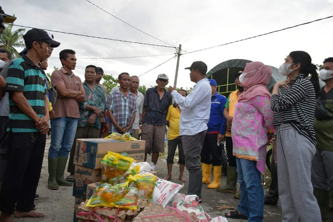 Bencana alam banjir yang melanda Kabupaten Serdang Bedagai (Sergai) masih belum usai. Melihat kondisi ini, Bupati H Darma Wijaya melakukan peninjauan dengan berkeliling ke sejumlah desa yang ada di 2 (dua) kecamatan yakni Kecamatan Sei Rampah dan Kecamatan Tanjung Beringin untuk melihat secara langsung kondisi para pengungsi di posko banjir