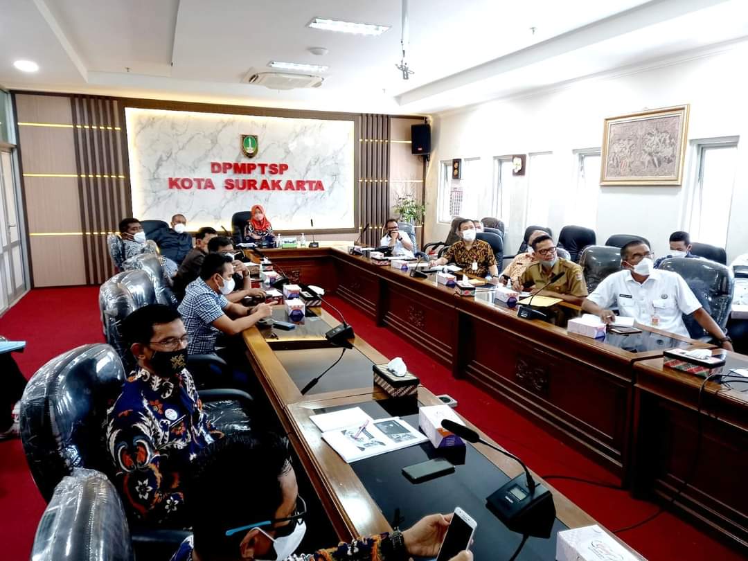 Pemerintah Kabupaten Humbang Hasundutan melakukan studi tiru Pembangunan Mal Pelayanan Publik (MPP) ke Kota Surakarta, Kota Salatiga dan Kabupaten Sragen, Senin (15/11/2021).