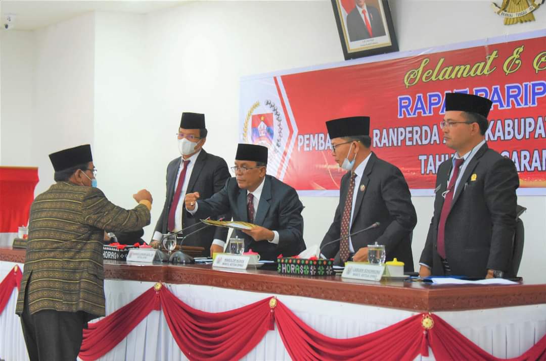 Bupati dan DPRD Tandatangani Persetujuan RAPBD Humbahas 2022 Rp 1 Triliun Lebih