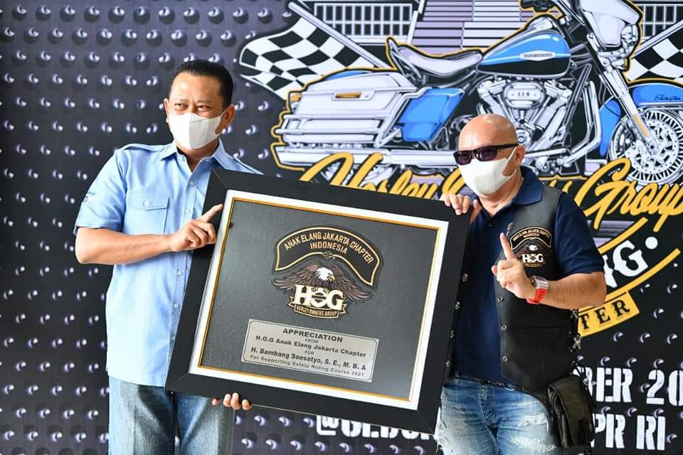 Ketua MPR RI sekaligus Ketua Umum Ikatan Motor Indonesia (IMI) Bambang Soesatyo mengapresiasi langkah Harley Owners Group (HOG) Anak Elang - Jakarta Chapter menyelenggarakan pelatihan keselamatan berkendara (safety riding course), yang ditujukan khususnya bagi pengendara motor besar. Kegiatan ini menjadi satu tarikan nafas dengan visi dan program IMI. 