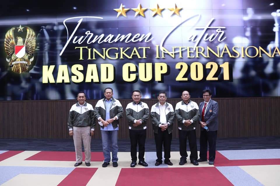 Kepala Staf Angkatan Darat (Kasad) Jenderal TNI Dudung Abdurachman membuka secara resmi Kejuaraan Catur Tingkat Internasional Kasad Cup Tahun 2021 yang digelar di Aula Jenderal besar A.H Nasution Markas Besar Angkatan Darat (Mabesad) Jakarta, Minggu (28/11/2021).