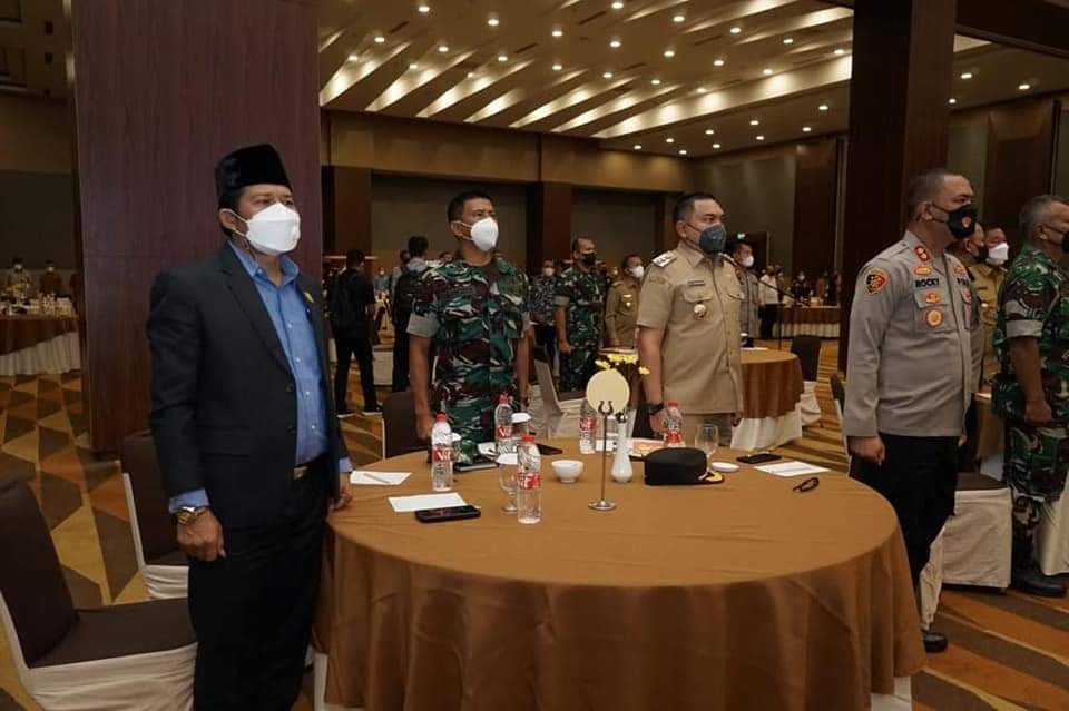 Bupati Pakpak Bharat, Franc Bernhard Tumanggor menghadiri acara Asistensi Pengelolaan Keuangan terkait Percepatan Penyerapan Anggaran dan Evaluasi PPKM se-Sumatera Utara yang dilaksanakan di Hotel Santika Premiere Dyandra Medan