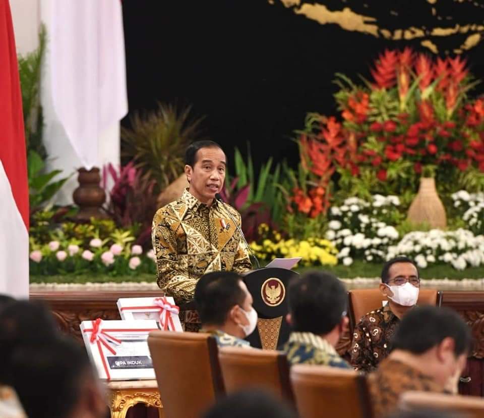 Ketua MPR Bersama Kementerian/Lembaga Terima DIPA TA 2022 dari Presiden Joko Widodo