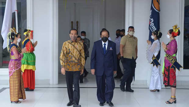  Ketua Umum Partai Nasional Demokrat (Nasdem) Surya Paloh menegaskan partainya akan mengawal Presiden Joko Widodo (Jokowi) dalam menjalankan roda pemerintahannya hingga 2024