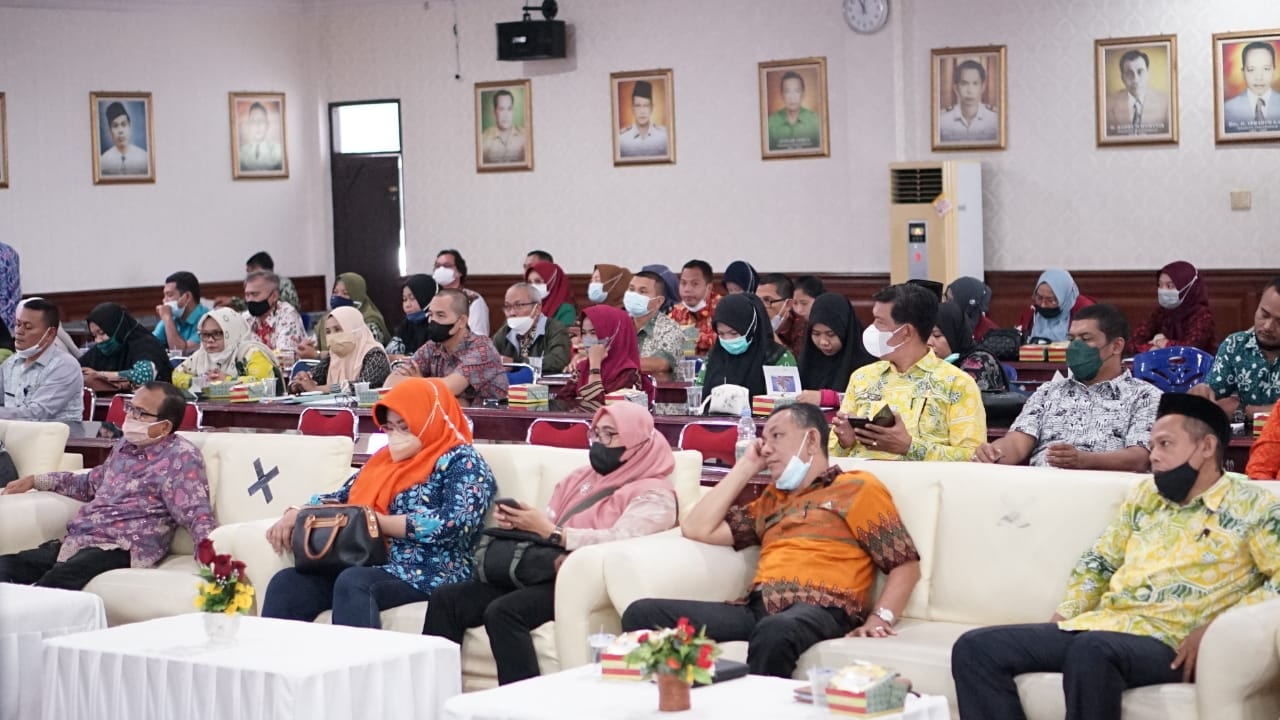 Pelaksana Tugas (Plt) Wali Kota Tanjungbalai H Waris Thalib menghadiri sekaligus membuka langsung Rapat Koordinasi Persiapan Laporan Keuangan Pemerintah Daerah Tahun Anggaran 2021 di Aula I Sutrisno Hadi, Kantor Walikota, Tanjungbalai