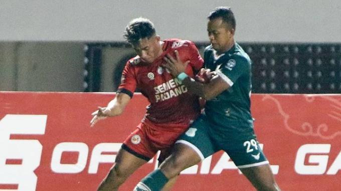 Laga Semen Padang FC vs PSMS Medan