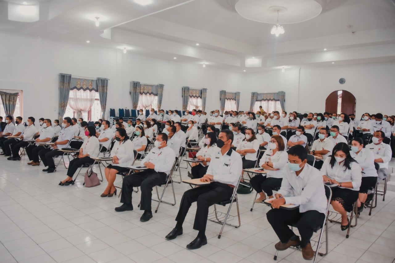 Bupati Kabupaten Humbang Hasundutan, Dosmar Banjarnahor, SE secara resmi membuka pelaksanaan Ujian Komptensi untuk pengisian Pejabat Administrator di Aula Hutamas Perkantoran Tano Tubu, Doloksanggul