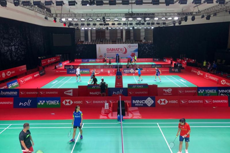 Skuad bulutangkis Indonesia untuk pertama kalinya mencoba berlatih di arena utama pertandingan ajang Indonesia Badminton Festival (IBF) 2021 yang bertempat di Bali International Convention Center, Nusa Dua