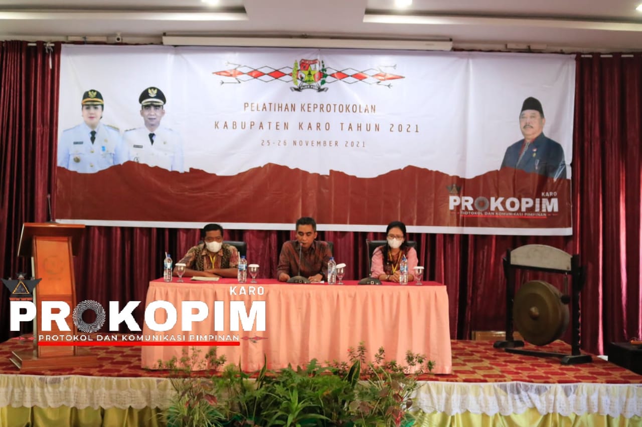 Bupati Karo Cory Sebayang melalui Wakil Bupati Theopilus Ginting secara resmi membuka Pelatihan Keprotokolan Kabupaten Karo Tahun 2021 di Rudang Hotel Berastagi