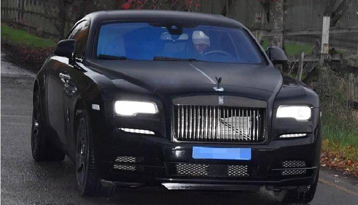 Rolls-Royce Black Badge, Refleksi Kemewahan dalam Keindahan Warna Hitam Absolut