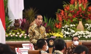 Forum Masyarakat Peduli Parlemen (Formappi) mengkritik MPR RI yang meminta Presiden Joko Widodo mencopot Menteri Keuangan Sri Mulyani hanya karena alasan anggaran MPR dipotong.