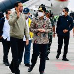 Presiden Joko Widodo bertolak ke Jawa Timur guna meninjau lokasi erupsi Gunung Semeru di Kabupaten Lumajang, Selasa (7/12/2021). Sejumlah pejabat mendampingi Jokowi.