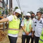 Tinjau Pemasangan U-Ditch di Jalan Karya Wisata Medan Johor, Bobby: Mengurangi Titik Banjir