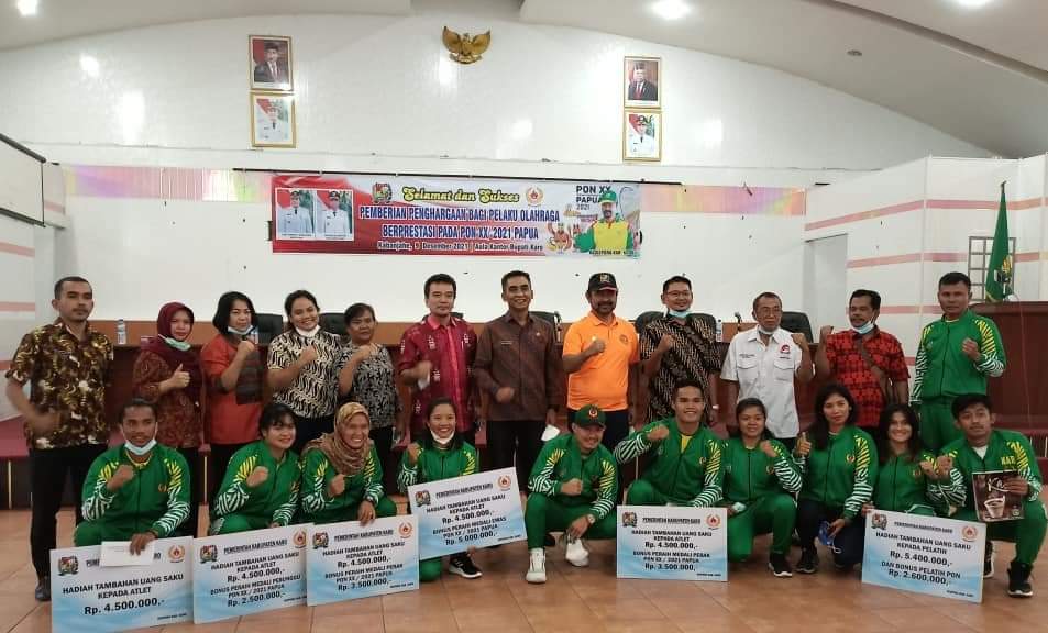 Pemerintah Kabupaten Karo memberikan tali asih bagi para atlet dan pelatih peraih medali asal Kabupaten Karo di ajang Pekan Olahraga Nasional (PON) XX Papua tahun 2021