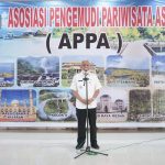 ewan Penasehat APPA Kabupaten Asahan yang juga adalah Wakil Bupati Asahan Taufik Zainal Abidin, S.Sos, M.Si melantik dan mengukuhkan Asosiasi Pengemudi Pariwisata Asahan (APPA) di Rumah Gadang Kisaran, Rabu (22/12/2021).