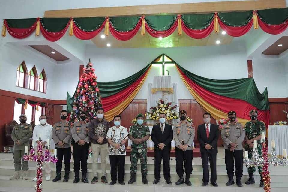 Pemerintah Kabupaten Dairi bersama dengan Polres Dairi melakukan monitoring perayaan malam natal jelang menyambut Perayaan Natal, Sabtu 25 Desember 2021.
