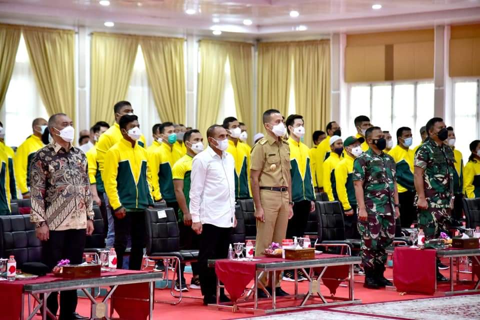 Gubernur Sumatera Utara (Sumut) Edy Rahmayadi menyerahkan bonus dengan total Rp11,1 miliar kepada atlet dan pelatih peraih medali di Pekan Olahraga Nasional (PON) XX 2021. 