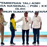 Gubernur Sumatera Utara (Sumut) Edy Rahmayadi menyerahkan bonus dengan total Rp11,1 miliar kepada atlet dan pelatih peraih medali di Pekan Olahraga Nasional (PON) XX 2021.