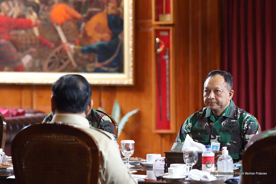 Menteri Pertahanan (Menhan) Prabowo Subianto menerima kunjungan Kepala Staf Angkatan Udara (KSAU) Marsekal TNI Fadjar Prasetyo di Ruang Manggala Yudha, Kemhan, Jakarta Pusat, Selasa (28/12/2021).