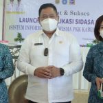 Bupati Dairi Dr. Eddy Keleng Ate Berutu melaunching aplikasi Sistem Informasi Dasawarsa (Sidasa) Tim Penggerak PKK Kabupaten Dairi pada Selasa (30/11/2021) di Balai Budaya Sidikalang.