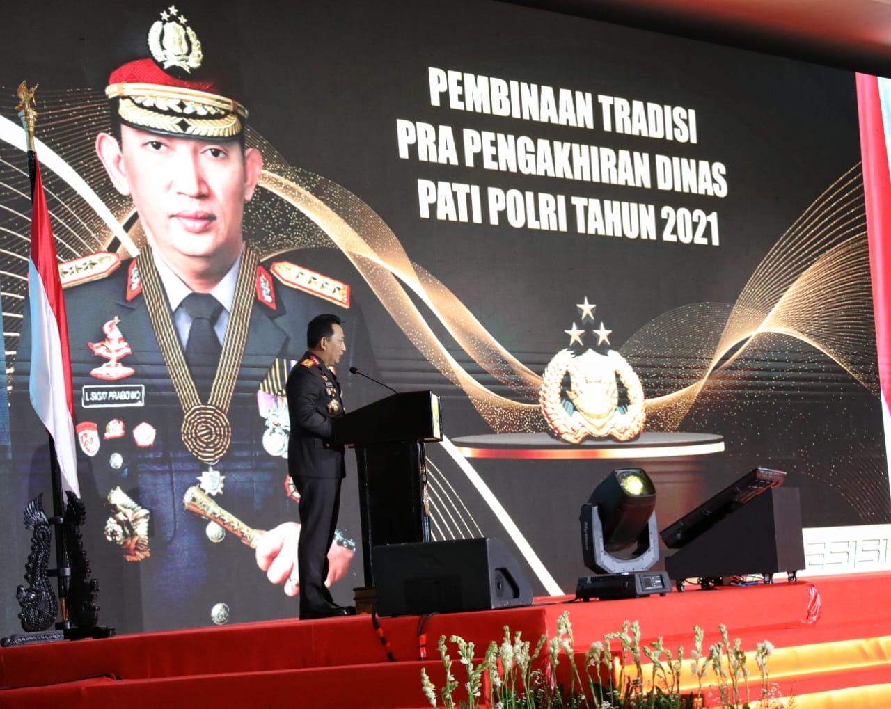 Kapolri Jenderal Pol Listyo Sigit Prabowo menyatakan tekadnya melanjutkan tongkat estafet dari para senior terdahulu guna mewujudkan Polri sebagai institusi yang dipercaya, profesional, dekat dan dicintai masyarakat.