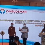 Badan Pengawas Obat dan Makanan (BPOM) meraih penghargaan peringkat pertama predikat kepatuhan tinggi standar pelayanan publik kategori lembaga pemerintahan tahun 2021 dari Ombudsman Republik Indonesia.