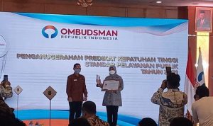 Badan Pengawas Obat dan Makanan (BPOM) meraih penghargaan peringkat pertama predikat kepatuhan tinggi standar pelayanan publik kategori lembaga pemerintahan tahun 2021 dari Ombudsman Republik Indonesia.