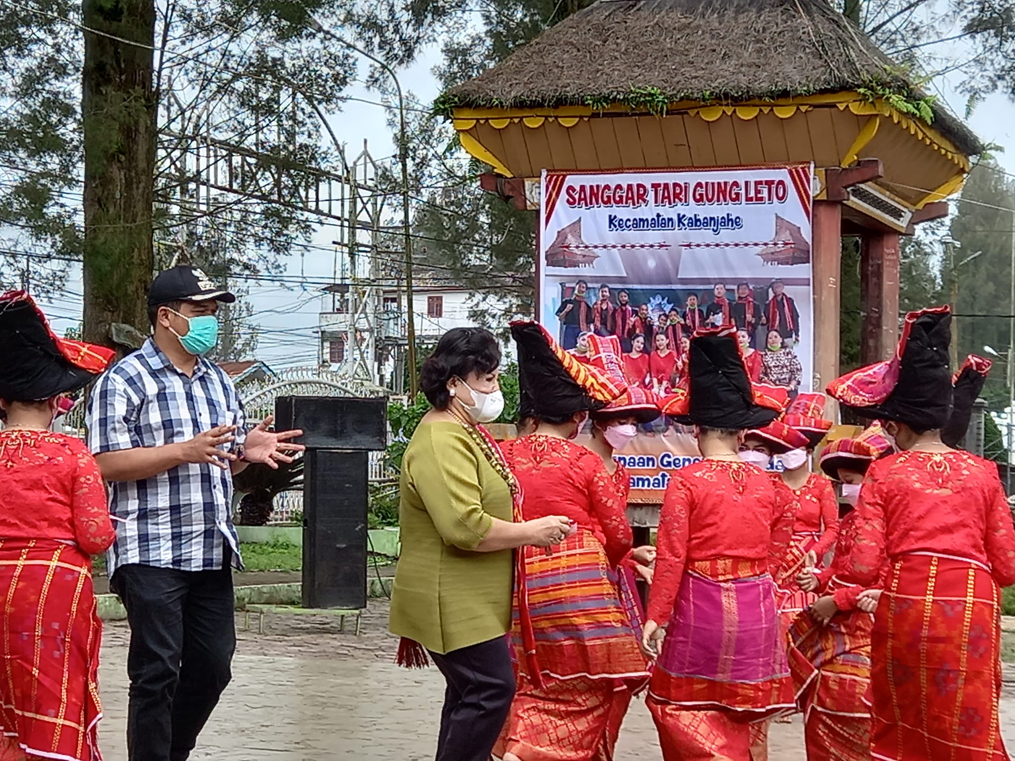 Tetap Eksis di Kala Pandemi, Bupati Karo Cory Sebayang Apresiasi Sanggar Seni Gung Leto Kabanjahe