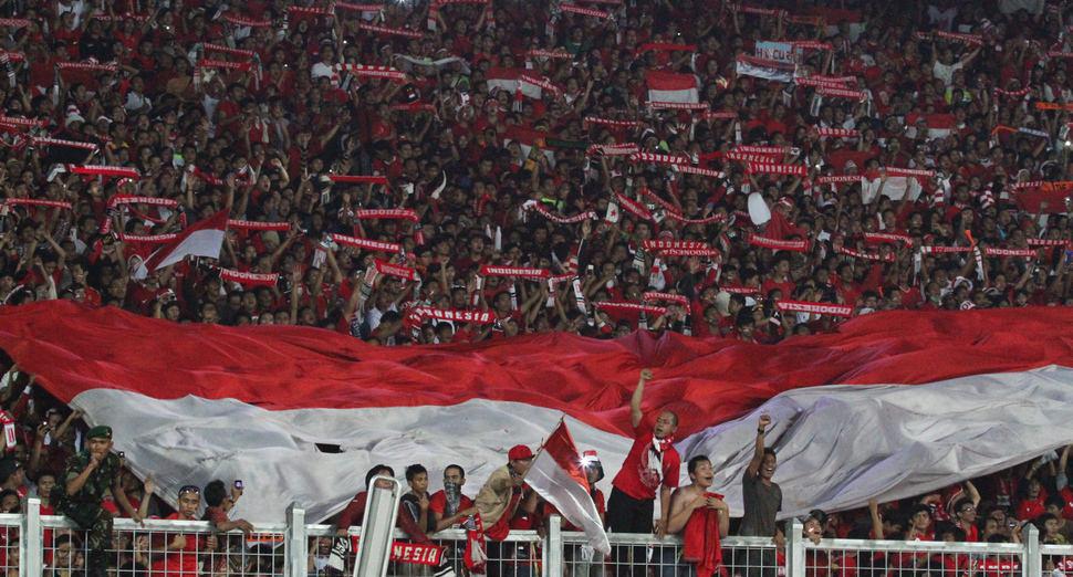 AFF meralat pernyataan Federasi Sepakbola Singapura (FAS). Suporter Timnas Indonesia dan Thailand tetap bisa membawa benderanya masing-masing di Piala AFF 2020.