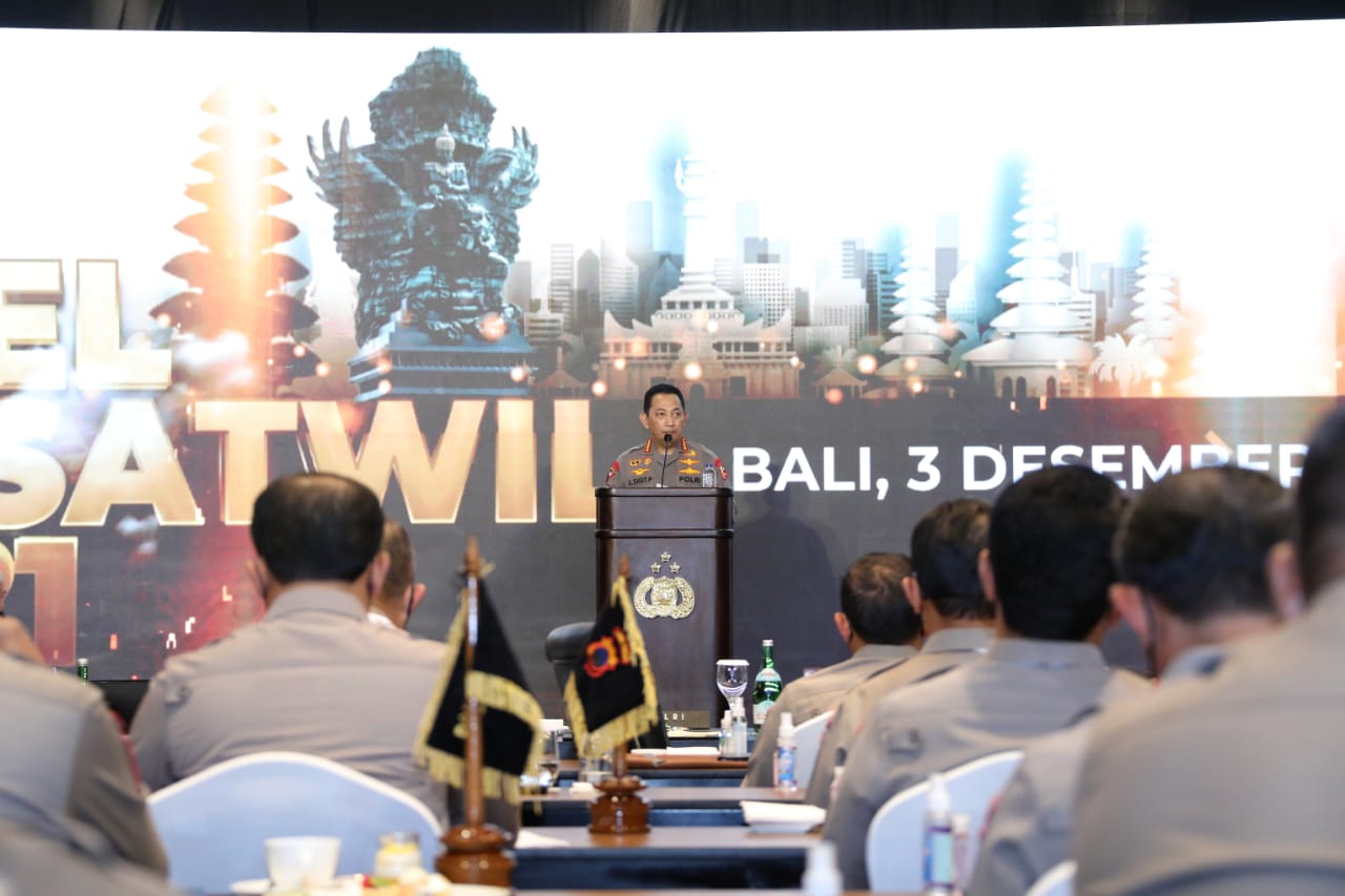Kapolri Jenderal Pol Listyo Sigit Prabowo menginstruksikan kepada seluruh jajaran Polri untuk mempertahankan kerja baik dalam penanganan pandemi COVID-19, sehingga laju kasus positif di Tanah Air dapat dikendalikan.