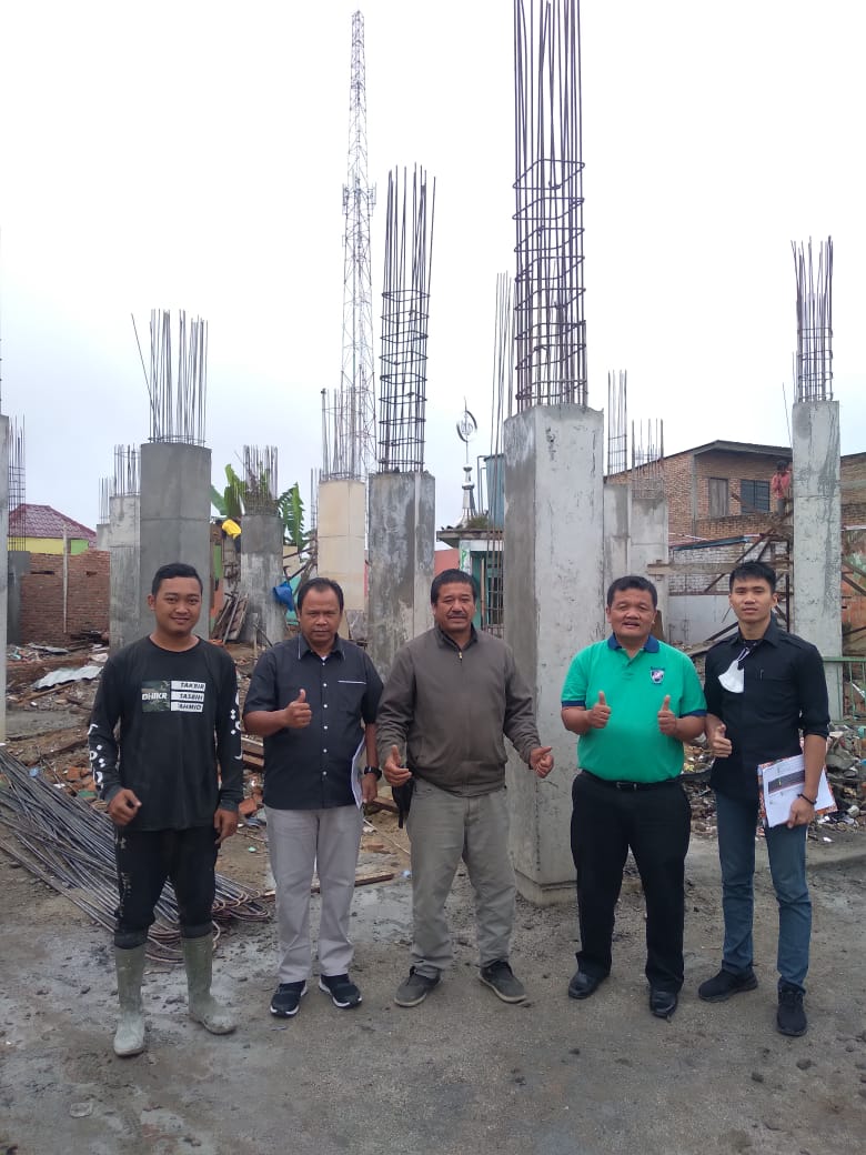Anggota DPRD Sumatera Utara tinjau progres pembangunan Masjid Al-Mukhlisin di Desa Ndokum Siroga Kecamatan Simpang Empat Kabupaten Karo, Rabu (1/12/2021).